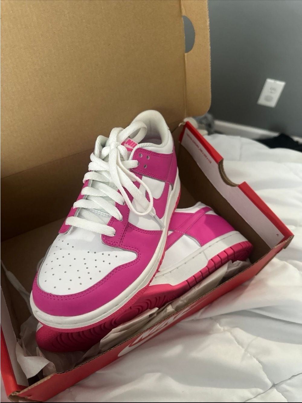 Nike Kids Low-Top Sneakers in White and Bright Pink